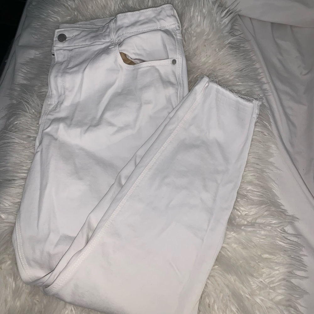 White jeans! 🤍